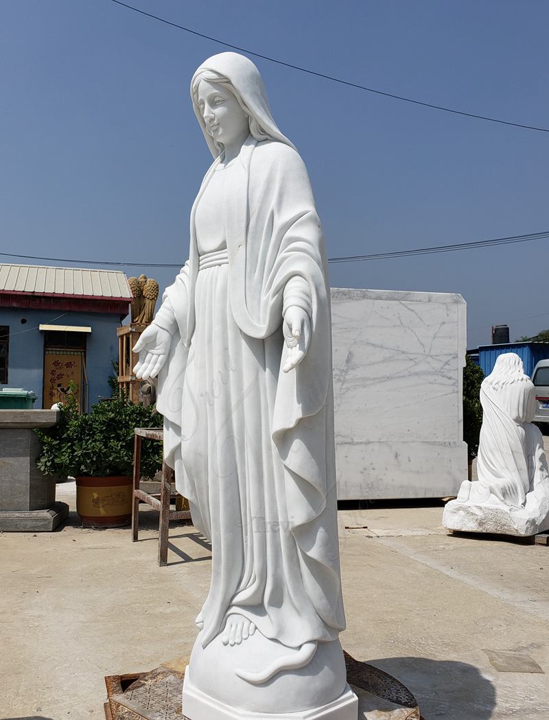 Our lady of grace-01-Trevi Statue