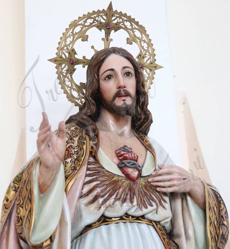 Details of the Sacred Heart of Jesus Statue: