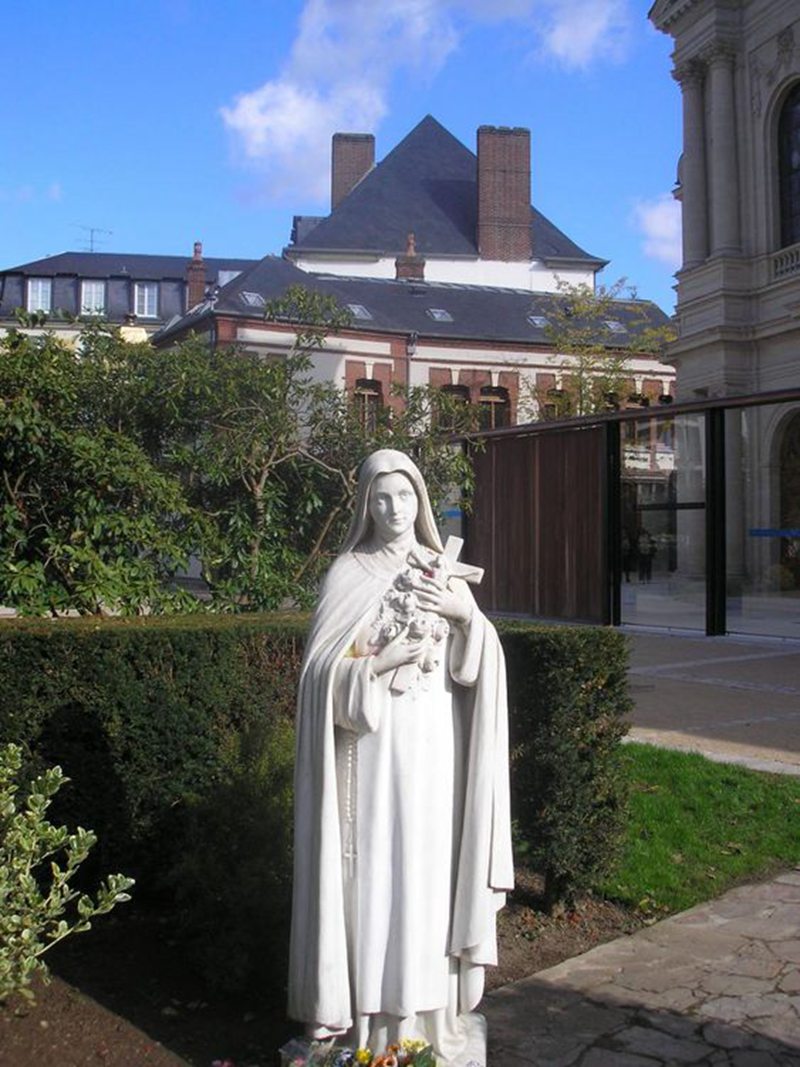 marble mother teresa statue